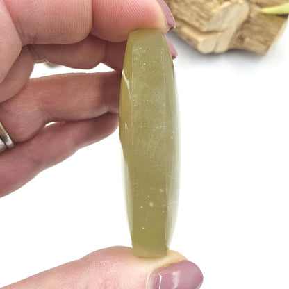 Silk Fluorite Palm Stone – Clarity, Calm & Soothing Flow Energy Crystal, 85g