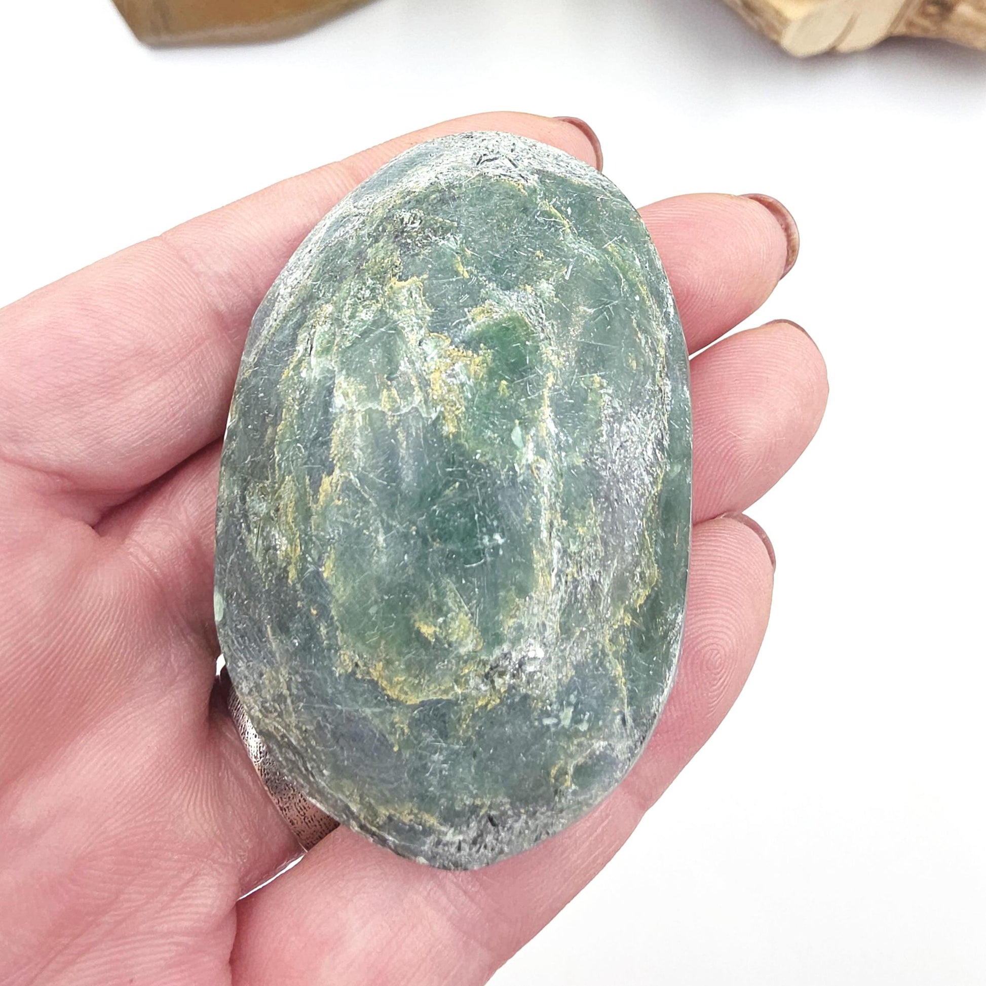 Fuchsite Palm Stone – Heart Healing, Emotional Support & Gentle Calming Crystal, 90g