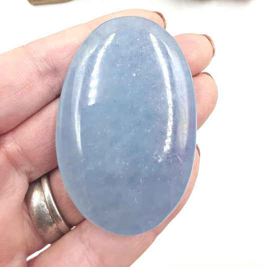 High Grade Aquamarine Palm Stone – Calm, Courage & Emotional Clarity Crystal, 45g