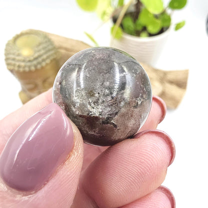 High Grade Garden Quartz (Lodolite) Sphere – Manifestation, Earth Wisdom & Rainbow Energy Crystal, 25mm