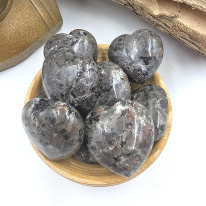 Yooperlite (UV Reactive) Crystal Heart – Transformation, Calm & Spiritual Awareness Crystal, 30mm