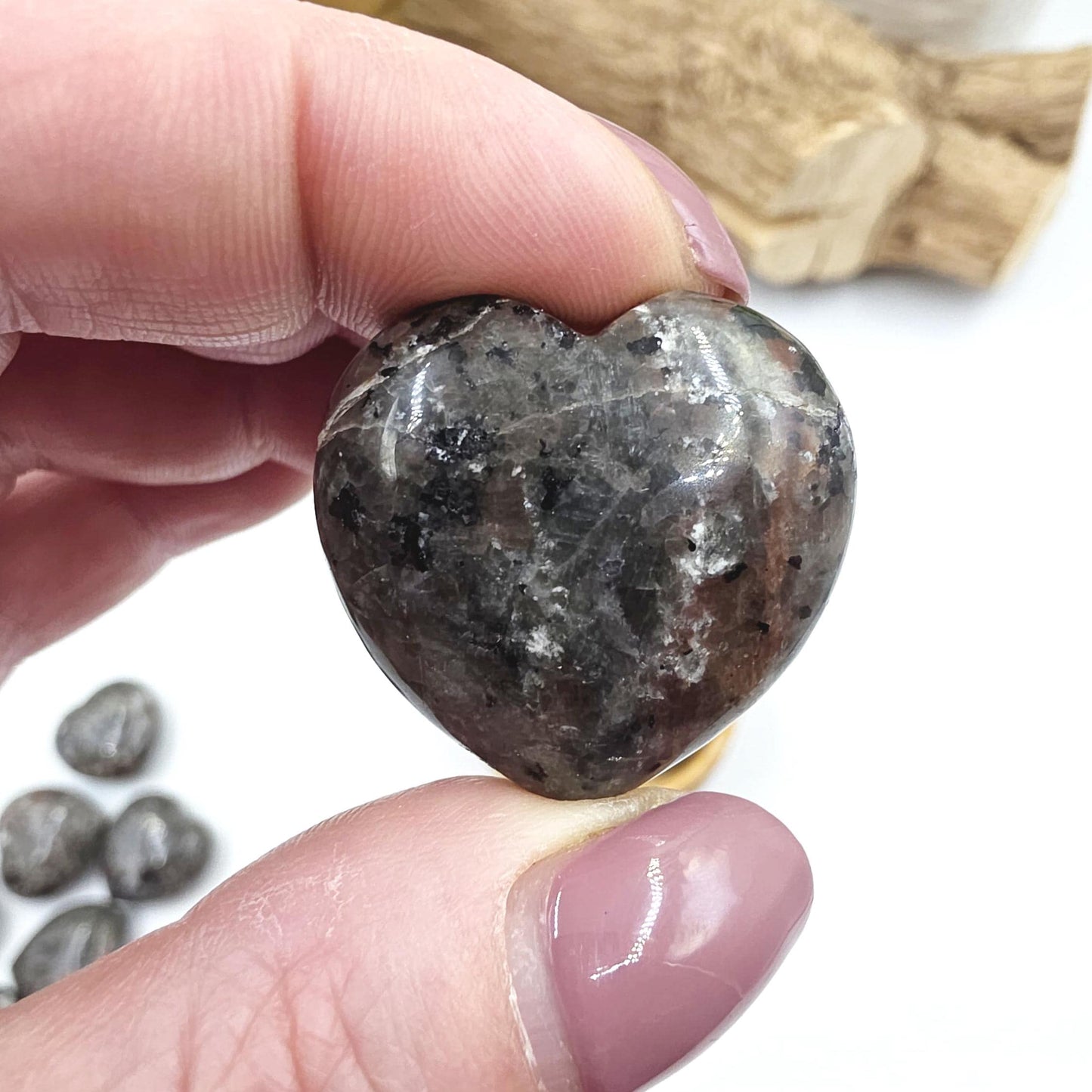 Yooperlite (UV Reactive) Crystal Heart – Transformation, Calm & Spiritual Awareness Crystal, 30mm