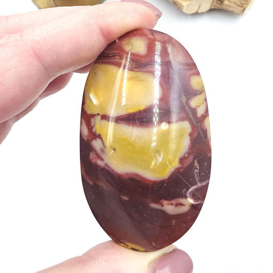 Mookaite Jasper Palm Stone – Strength, Grounding & Emotional Balance Crystal, 115g