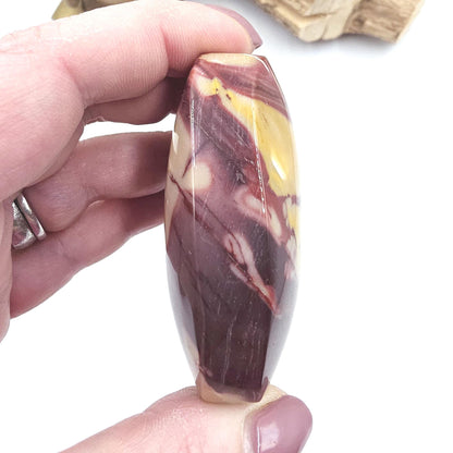 Mookaite Jasper Palm Stone – Strength, Grounding & Emotional Balance Crystal, 115g