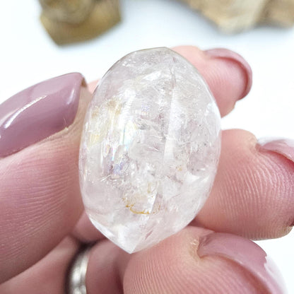 High Grade Enhydro Quartz Teardrop Palm Stone – 2 Moving Water Bubbles, Natural Rainbows & Amplifying Energy Crystal, 20g