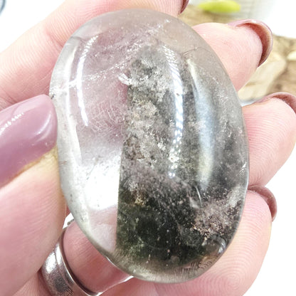 Little Garden Quartz (Lodolite) Palm Stone with rainbows – Manifestation, Clarity & Inner Journey Healing Crystal, 40g