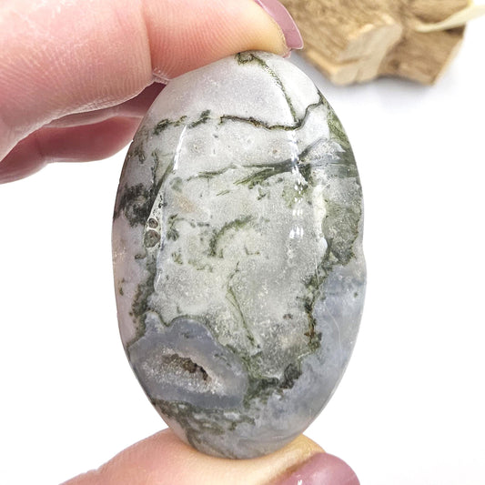 Drusy Moss Agate Palm Stone – Grounding & Growth Healing Crystal, 40g