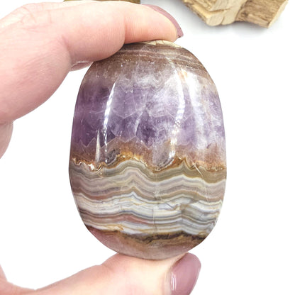 Large Amethyst Agate Palm Stone – Calm, Protection & Spiritual Healing Crystal, 130g