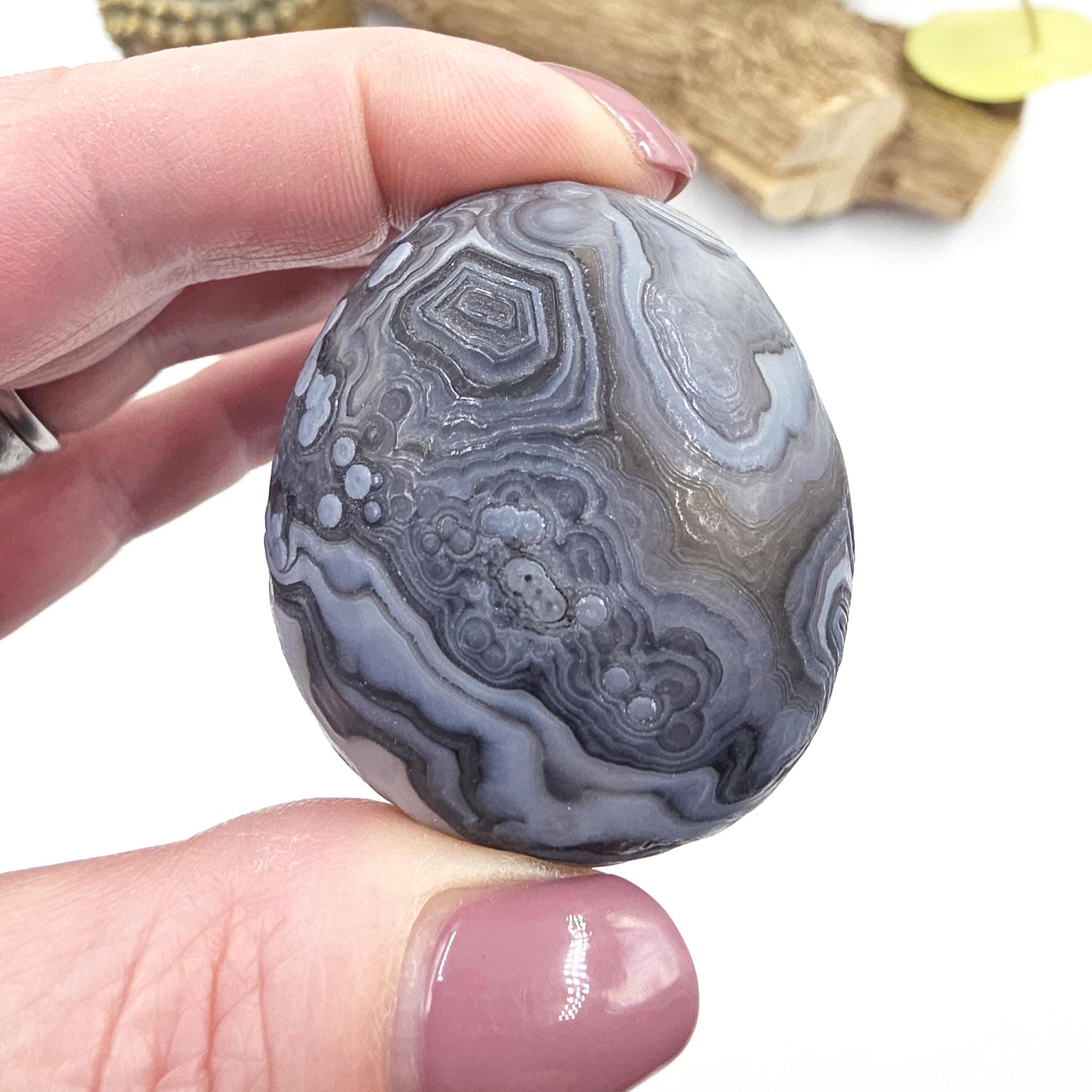 Wind Cut Agate Palm Stone – Grounding, Balance & Stabilising Crystal, 85g