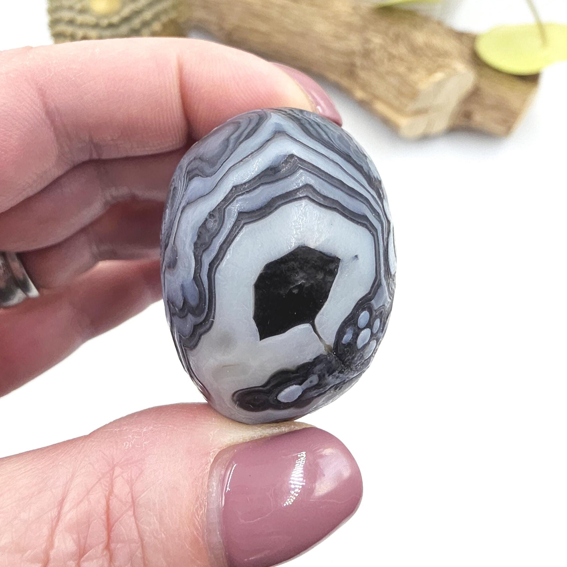 Wind Cut Agate Palm Stone – Grounding, Balance & Stabilising Crystal, 85g
