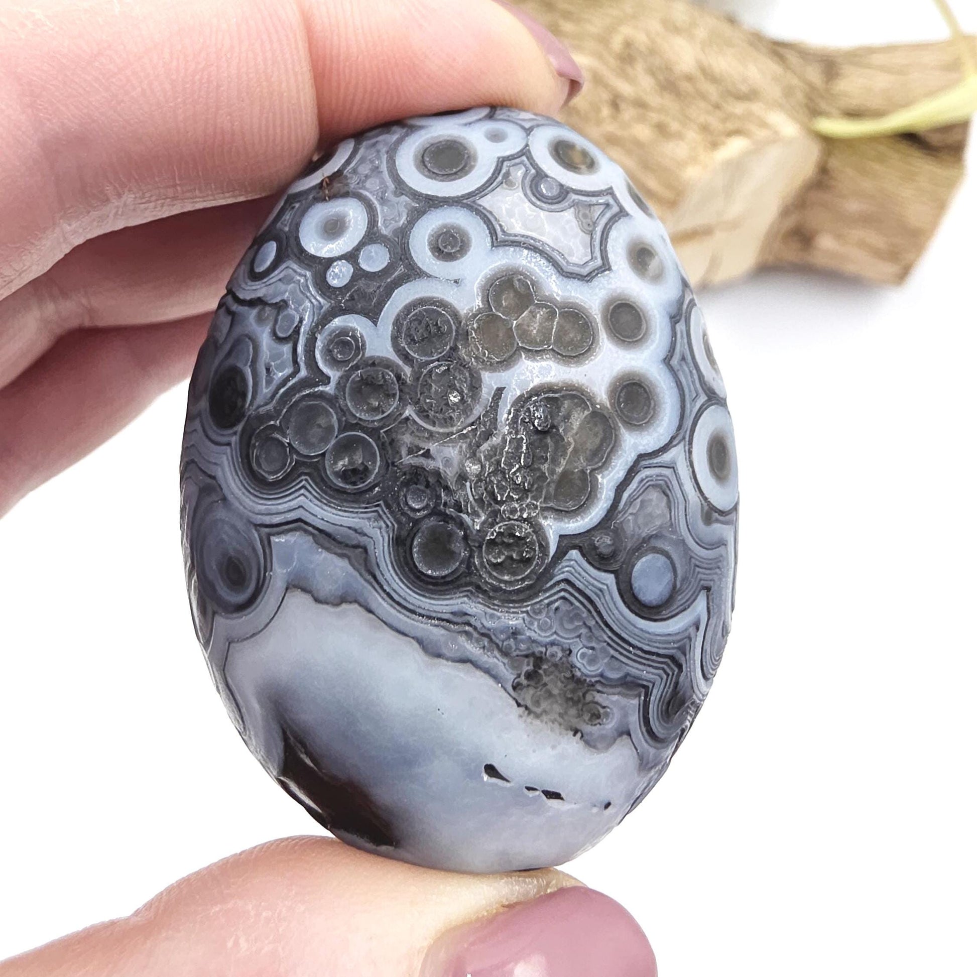 Wind Cut Agate Palm Stone – Grounding, Balance & Stabilising Crystal, 85g