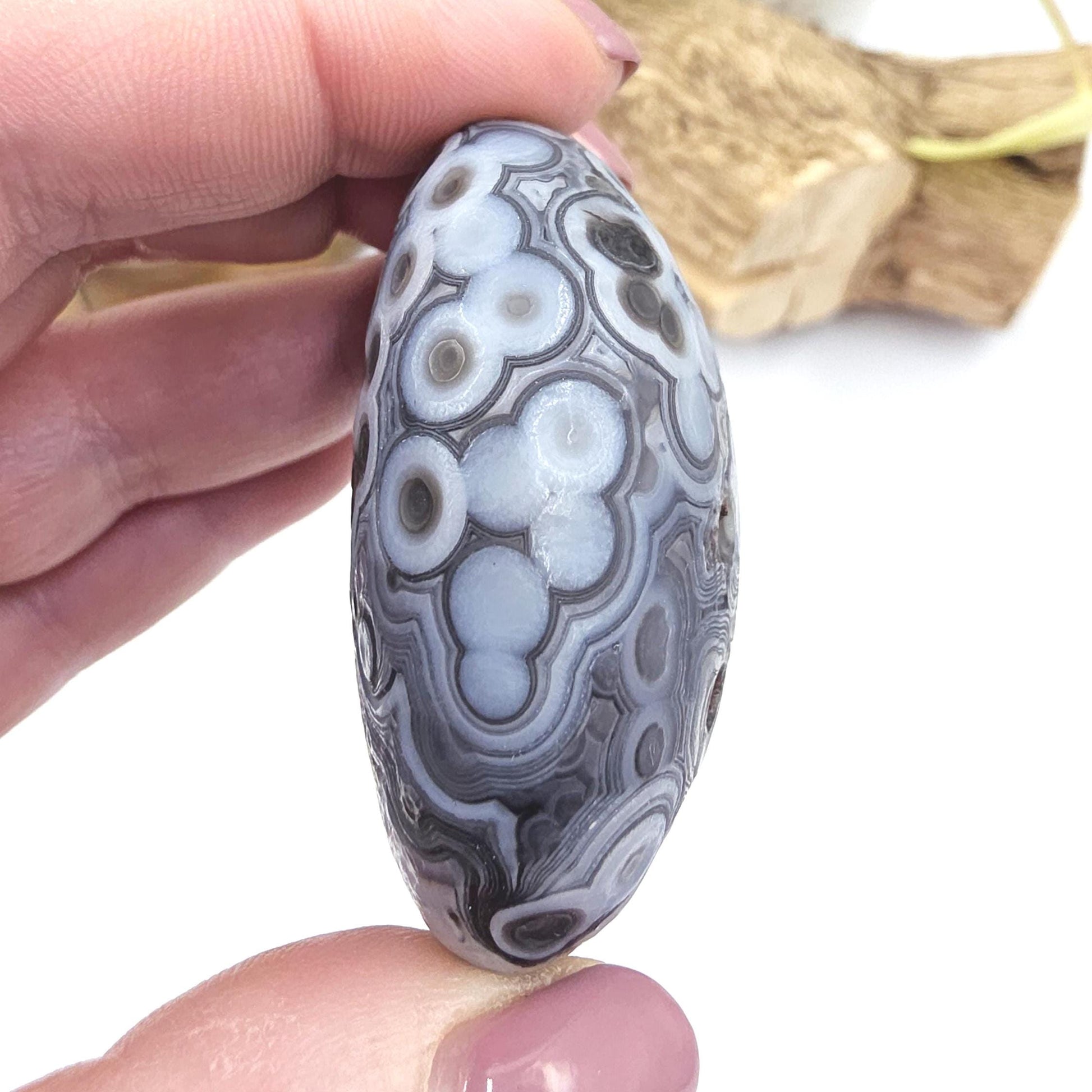Wind Cut Agate Palm Stone – Grounding, Balance & Stabilising Crystal, 85g