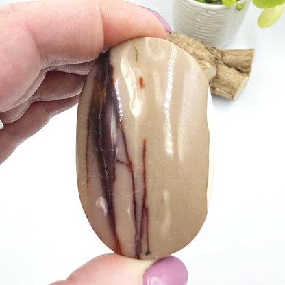 Mookaite Jasper Palm Stone – Strength, Grounding & Emotional Balance Crystal, 90g