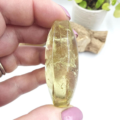 Sparkly Citrine Palm Stone with Rainbows – Abundance, Confidence & Solar Plexus Crystal, 55g