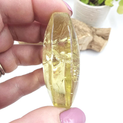 Sparkly Citrine Palm Stone with Rainbows – Abundance, Confidence & Solar Plexus Crystal, 55g