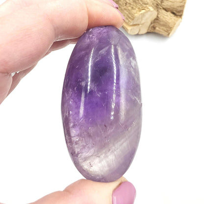 Sparkly Amethyst Palm Stone with rainbows – Calm, Intuition & Spiritual Awareness Crystal, 90g