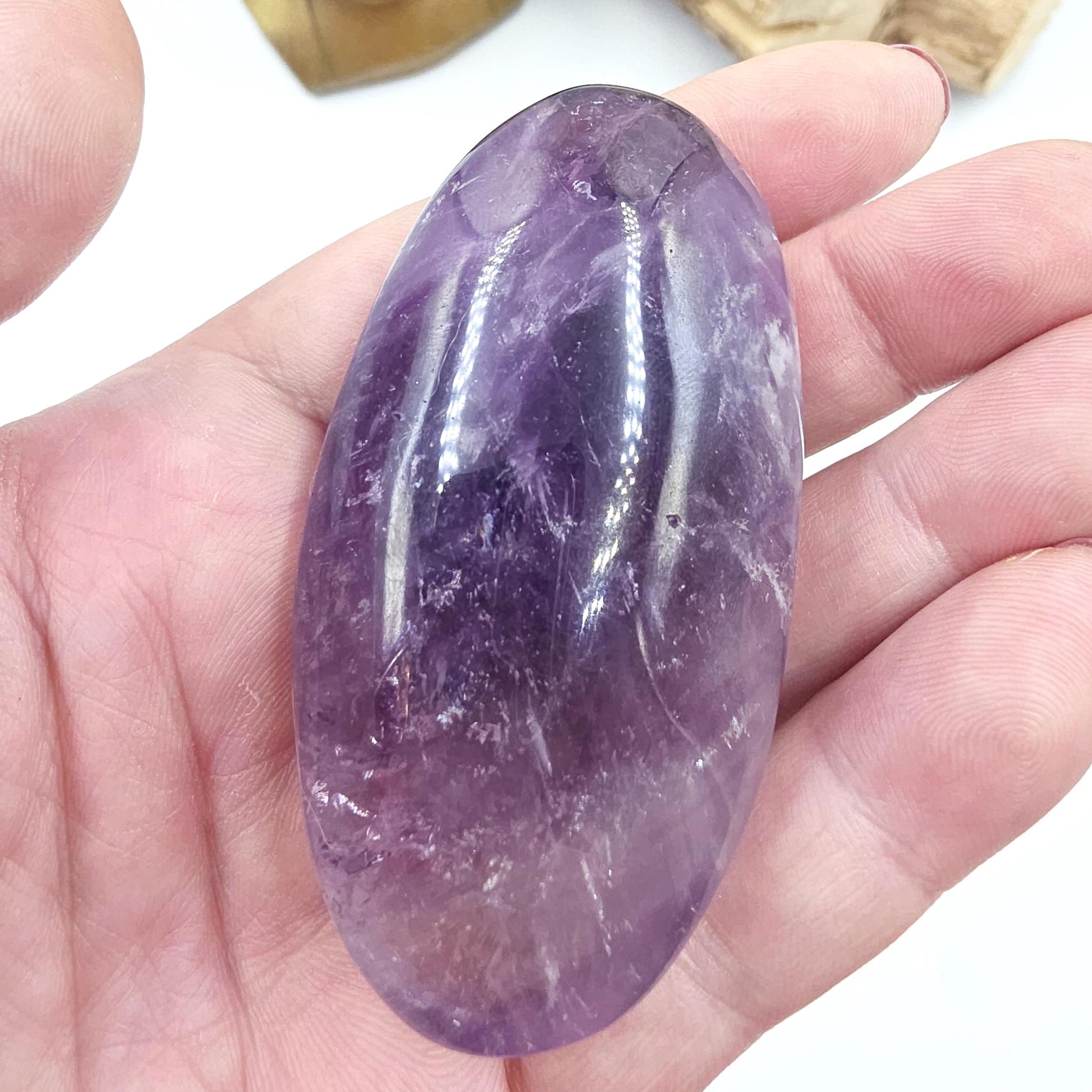 Sparkly Amethyst Palm Stone with rainbows – Calm, Intuition & Spiritual Awareness Crystal, 90g
