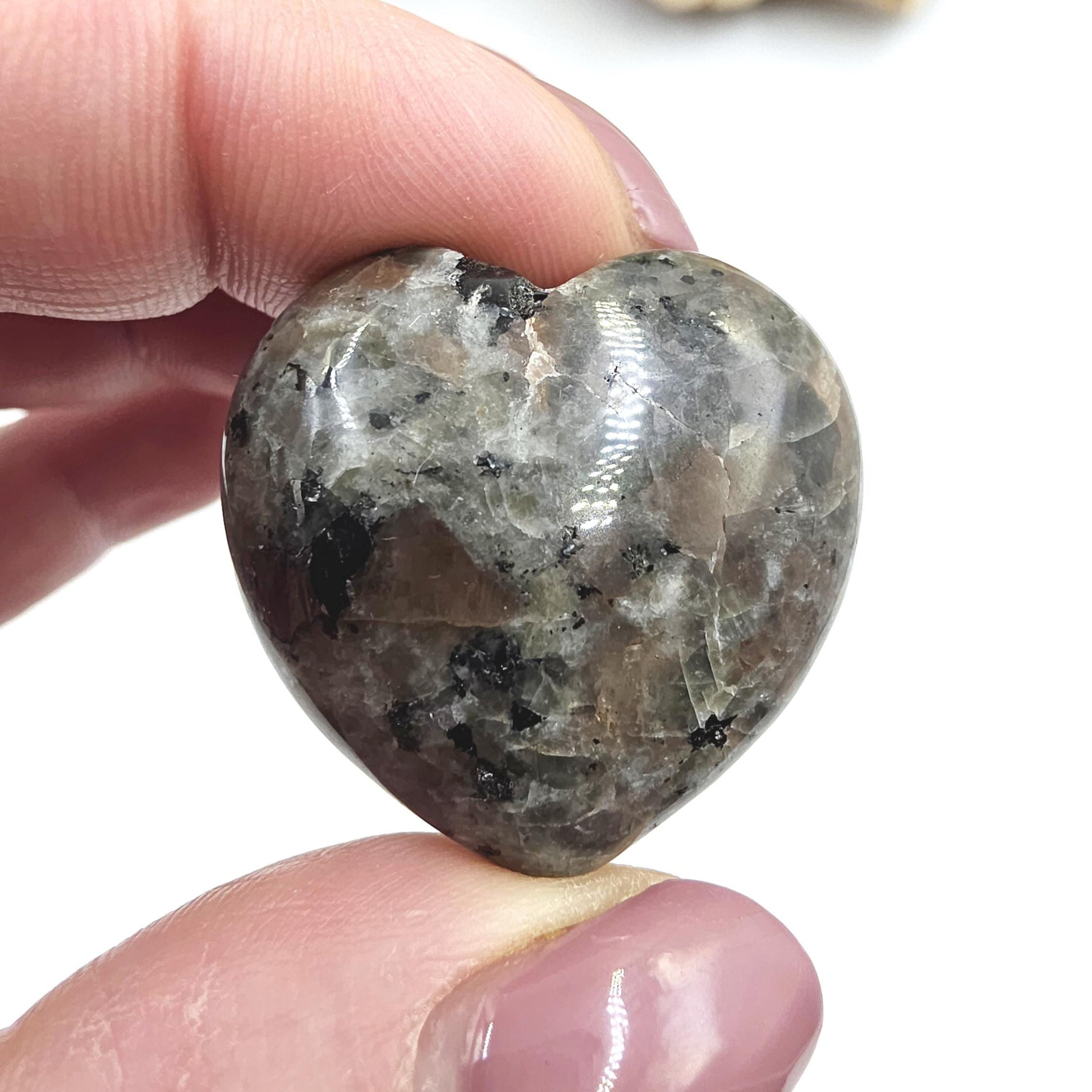 Yooperlite (UV Reactive) Crystal Heart – Transformation, Calm & Spiritual Awareness Crystal, 30mm
