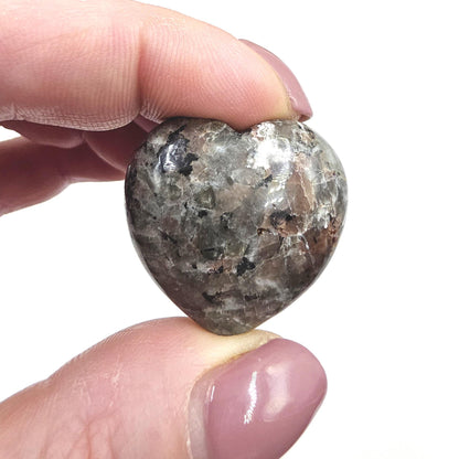 Yooperlite (UV Reactive) Crystal Heart – Transformation, Calm & Spiritual Awareness Crystal, 30mm