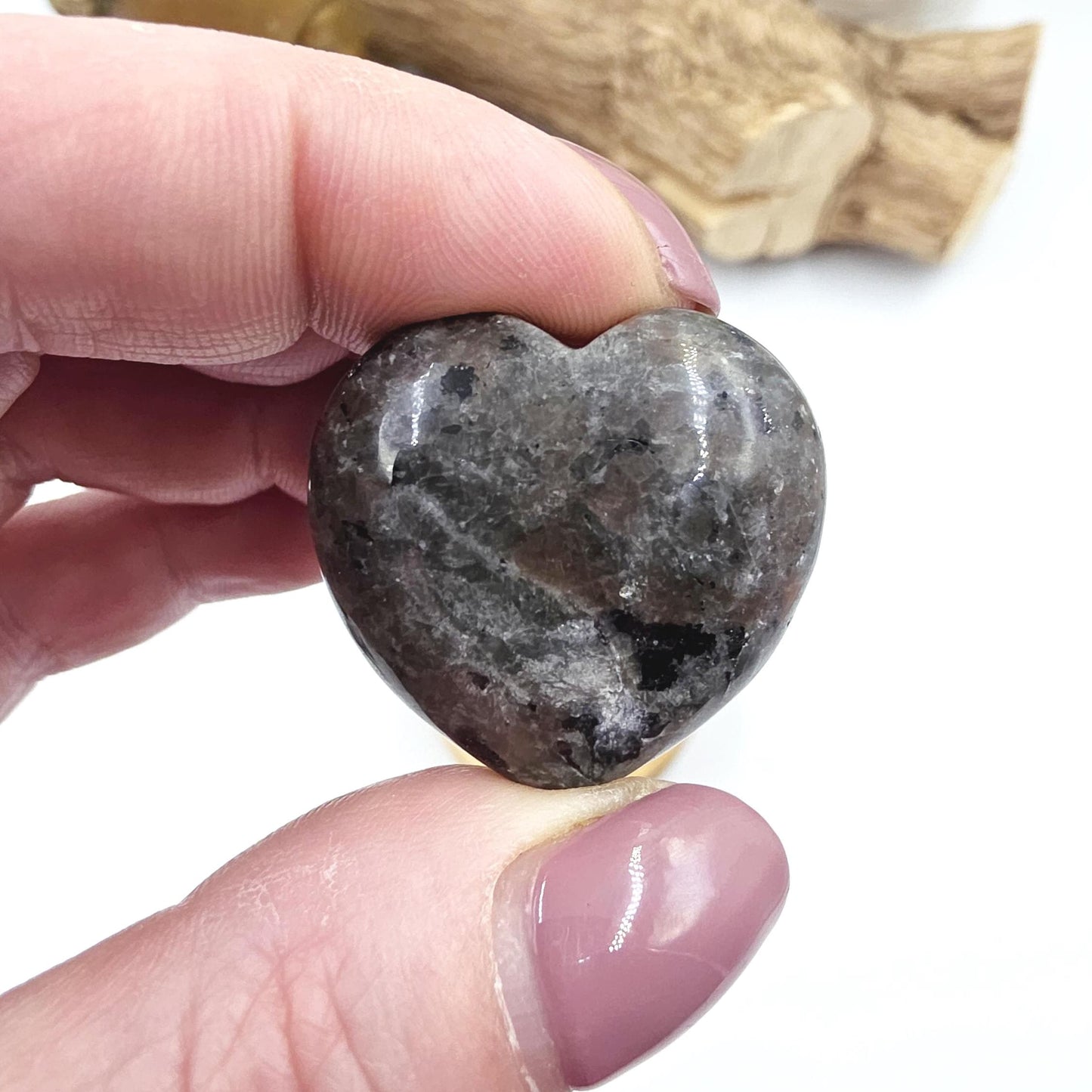 Yooperlite (UV Reactive) Crystal Heart – Transformation, Calm & Spiritual Awareness Crystal, 30mm