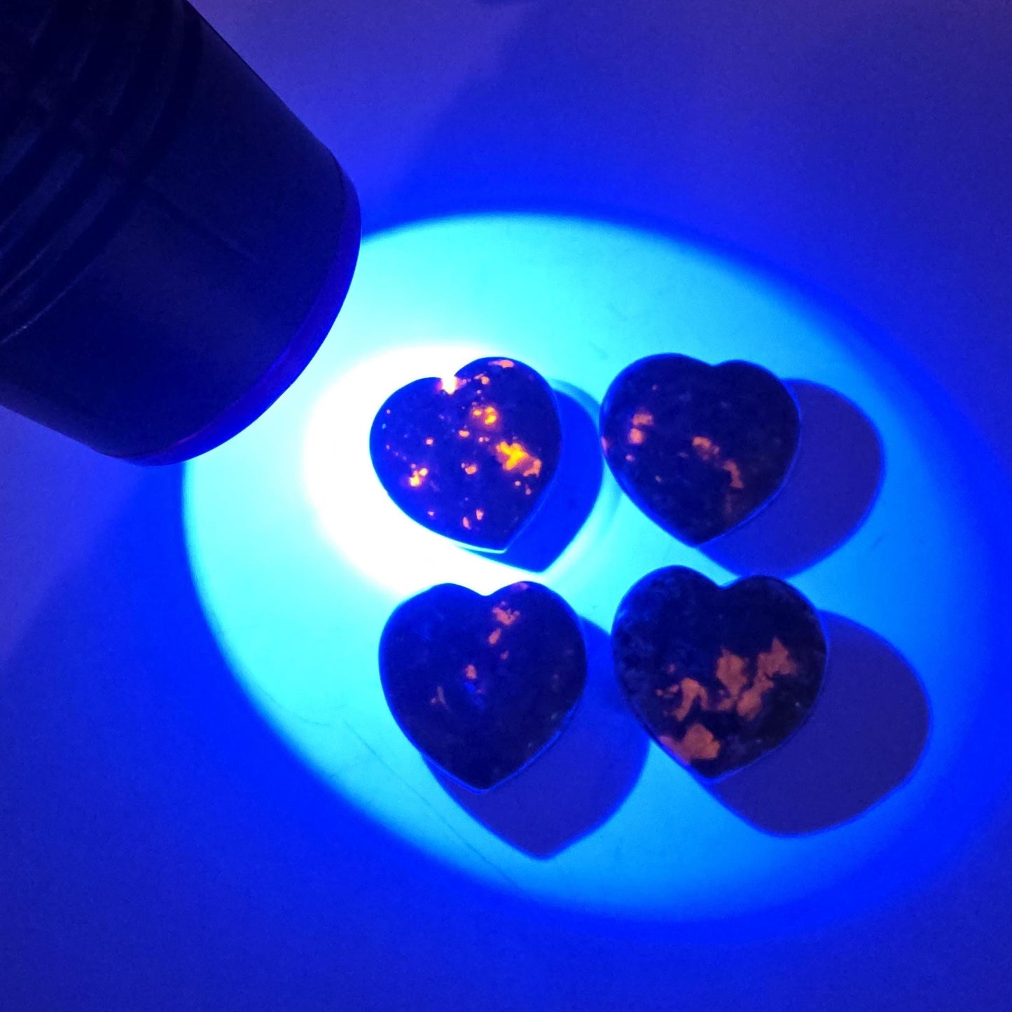 Yooperlite (UV Reactive) Crystal Heart – Transformation, Calm & Spiritual Awareness Crystal, 30mm