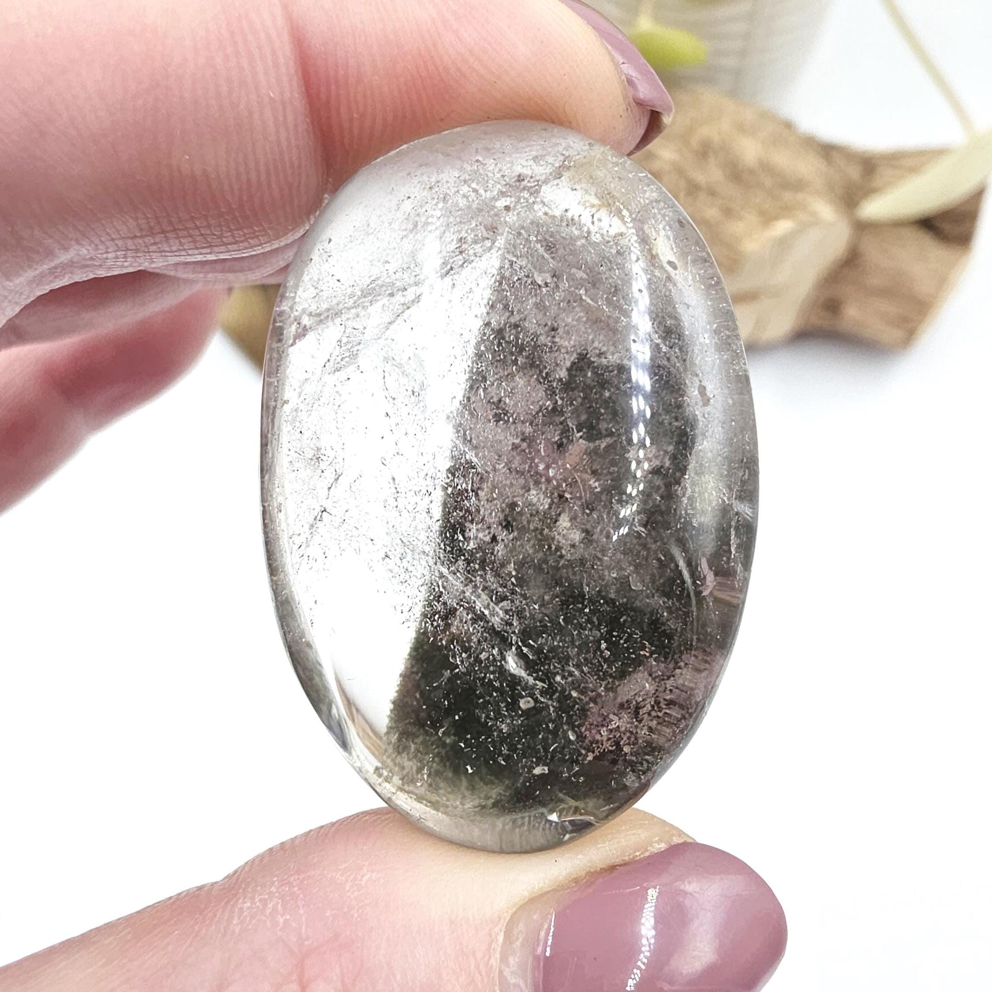 Little Garden Quartz (Lodolite) Palm Stone with rainbows – Manifestation, Clarity & Inner Journey Healing Crystal, 40g