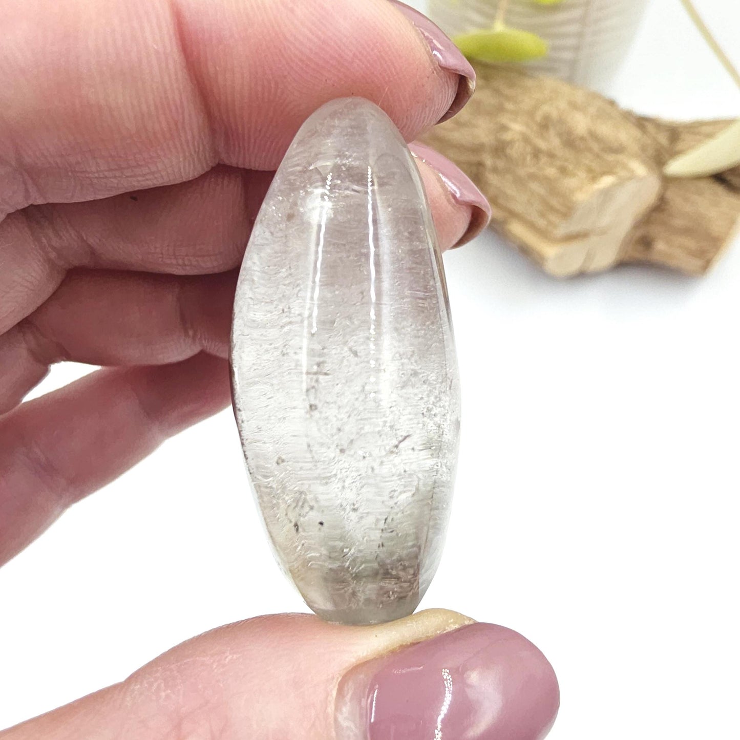Little Garden Quartz (Lodolite) Palm Stone with rainbows – Manifestation, Clarity & Inner Journey Healing Crystal, 40g