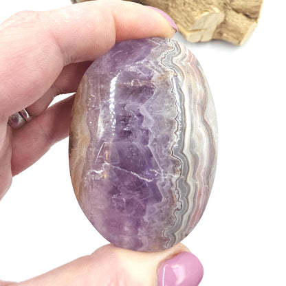 Large Amethyst Agate Palm Stone – Calm, Protection & Spiritual Healing Crystal, 105g