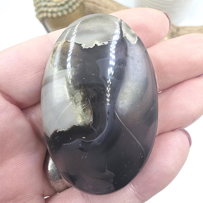 Volcanic Agate Palm Stone UV Reactive – Grounding, Transformation & Emotional Balance Crystal, 45g