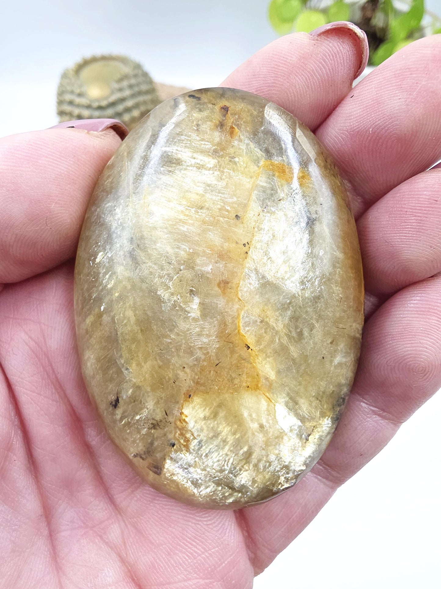 Golden Mica (Muscovite) Palm Stone – Confidence, Clarity & Emotional Strength Healing Crystal, 100g