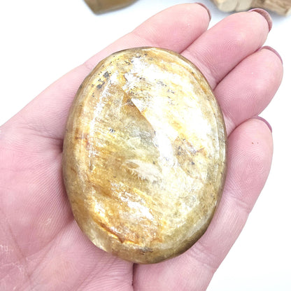 Golden Mica (Muscovite) Palm Stone – Confidence, Clarity & Emotional Strength Healing Crystal, 60g