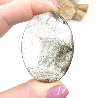 Garden Quartz (Lodolite) Palm Stone – Manifestation, Clarity & Inner Journey Healing Crystal, 60g