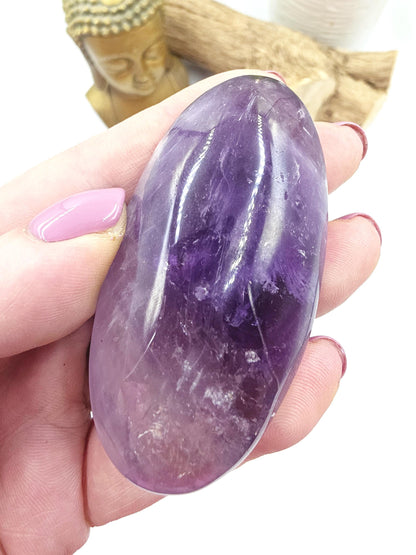 Sparkly Amethyst Palm Stone with rainbows – Calm, Intuition & Spiritual Awareness Crystal, 90g