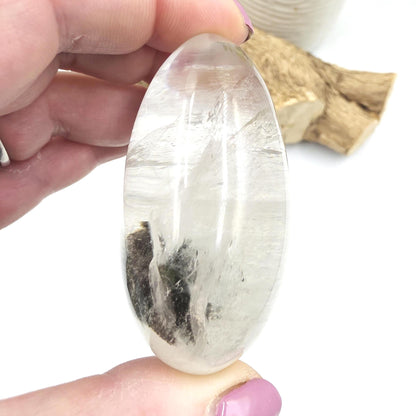 Large Green Garden Quartz (Lodolite) Palm Stone – Manifestation, Clarity & Inner Journey Healing Crystal, 155g