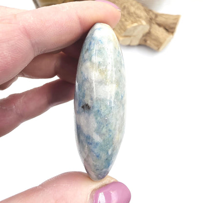 Hackmanite Palm Stone (UV Reactive) – Transformation, Calm & Colour-Changing Energy Crystal, 70g