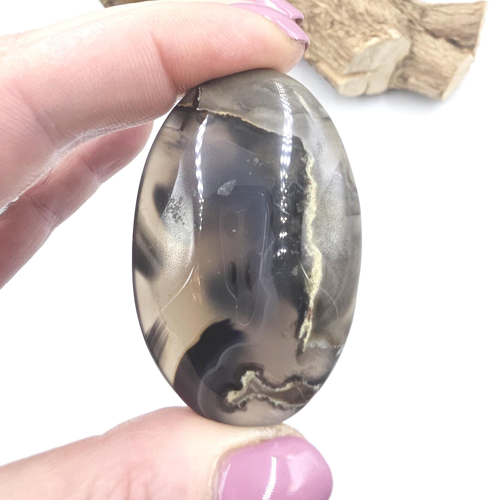 Volcanic Agate Palm Stone UV Reactive – Grounding, Transformation & Emotional Balance Crystal, 45g