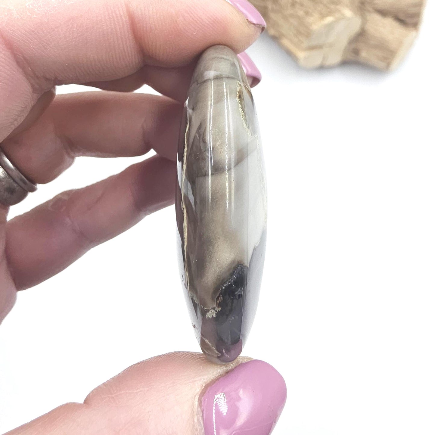 Volcanic Agate Palm Stone UV Reactive – Grounding, Transformation & Emotional Balance Crystal, 45g