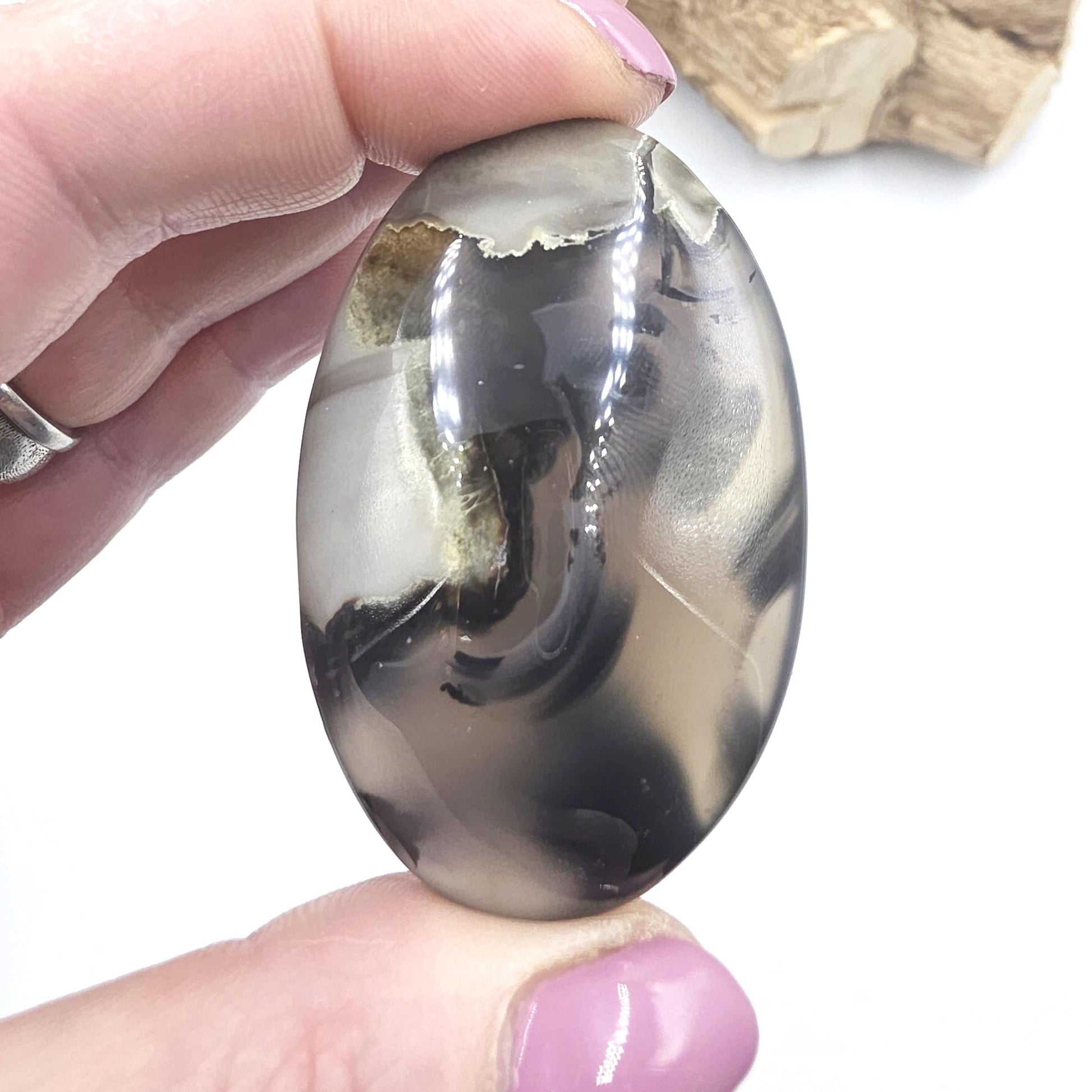 Volcanic Agate Palm Stone UV Reactive – Grounding, Transformation & Emotional Balance Crystal, 45g