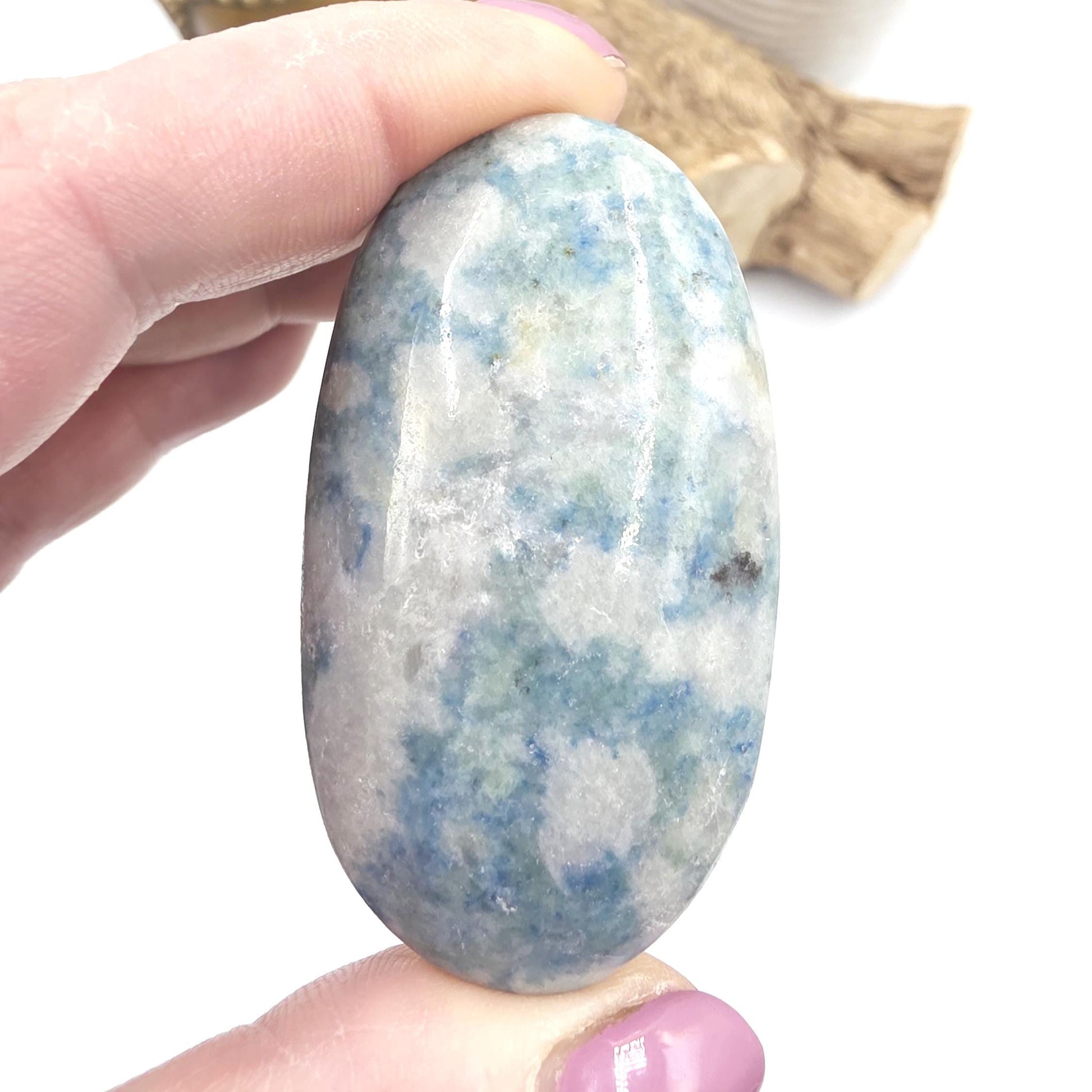 Hackmanite Palm Stone (UV Reactive) – Transformation, Calm & Colour-Changing Energy Crystal, 70g