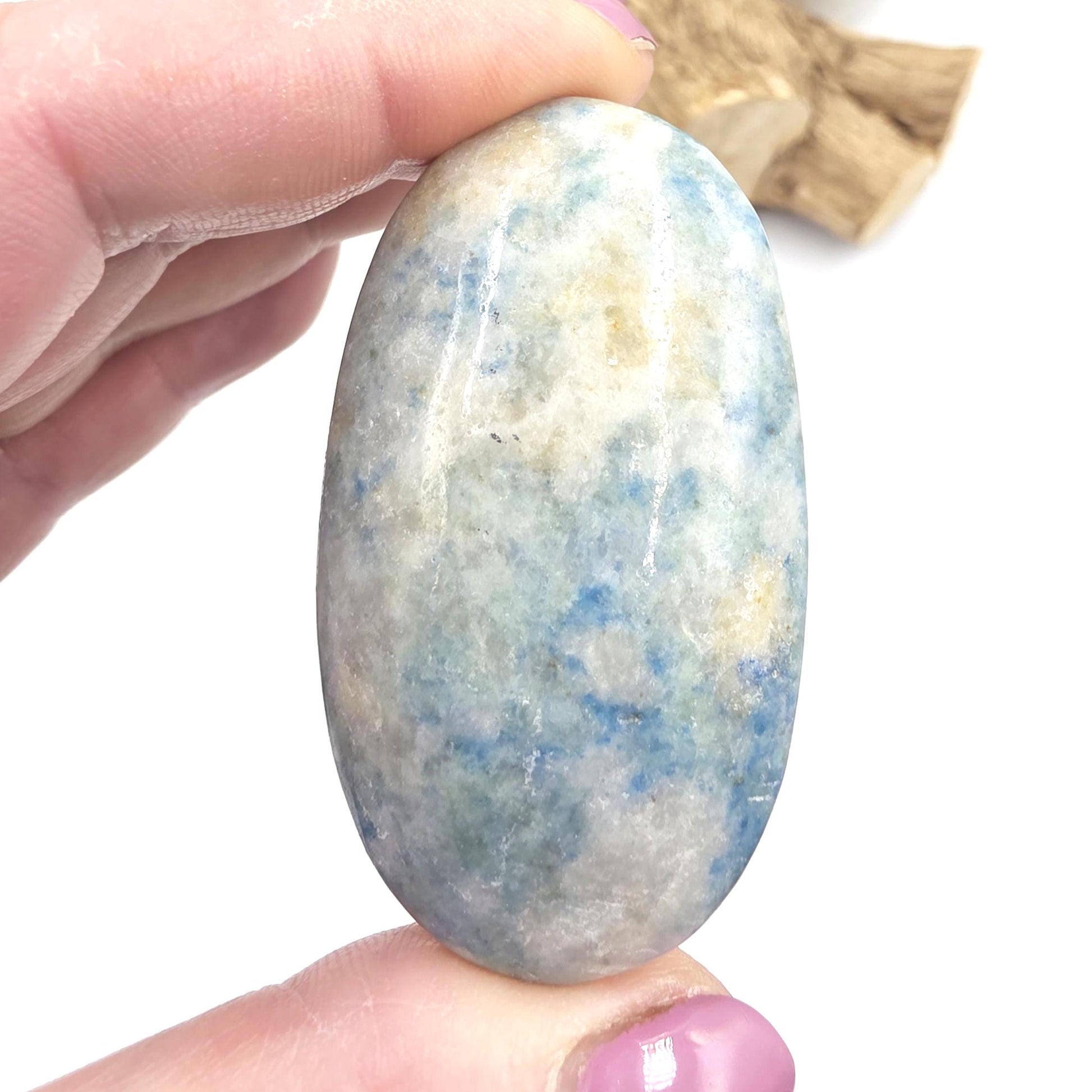 Hackmanite Palm Stone (UV Reactive) – Transformation, Calm & Colour-Changing Energy Crystal, 70g