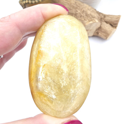 Golden Mica (Muscovite) Palm Stone – Confidence, Clarity & Emotional Strength Healing Crystal, 90g