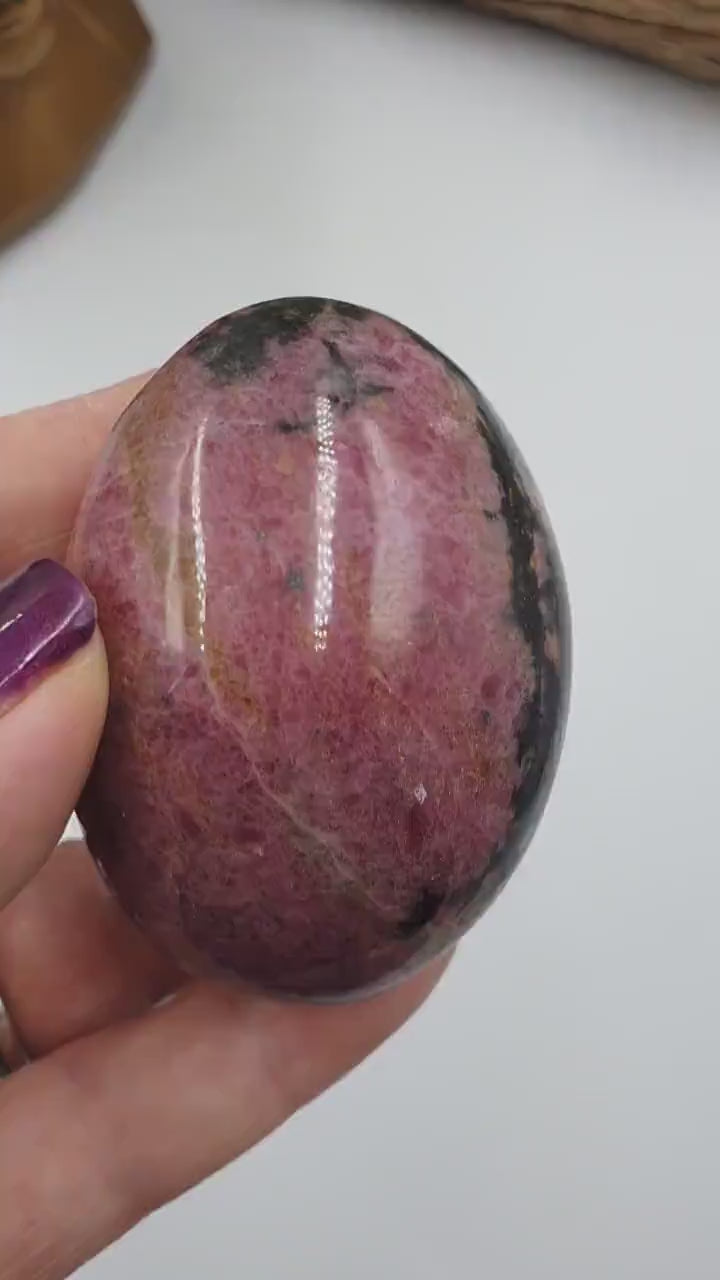 Rhodonite Palm Stone / Rhodonite Palm / Pocket Crystal / Meditation Palm - 155g
