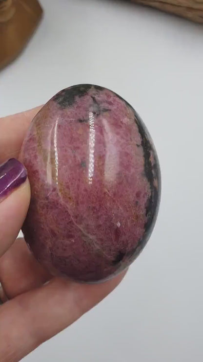 Rhodonite Palm Stone / Rhodonite Palm / Pocket Crystal / Meditation Palm - 155g