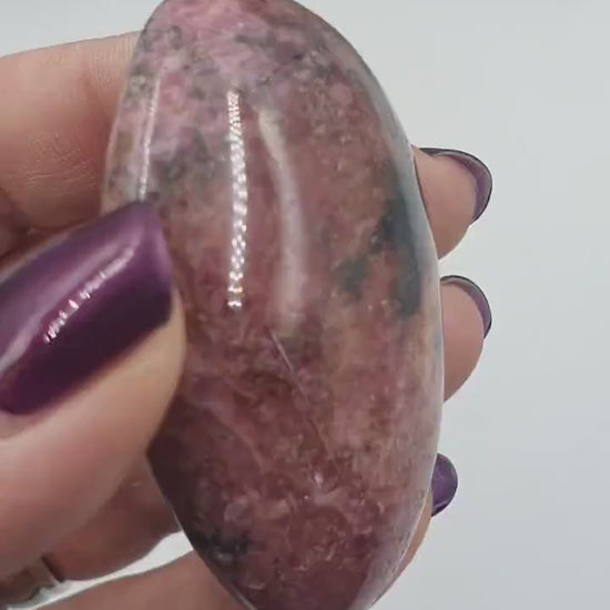 Rhodonite Palmstone / Rhodonite Palm / Meditation Palm - 105g