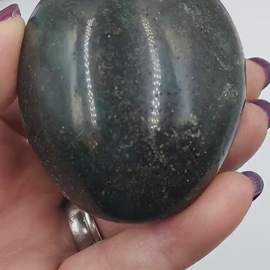 Large Green Fuchsite Palm / Fuchsite Palm Stone / Mediation Palm - 165g