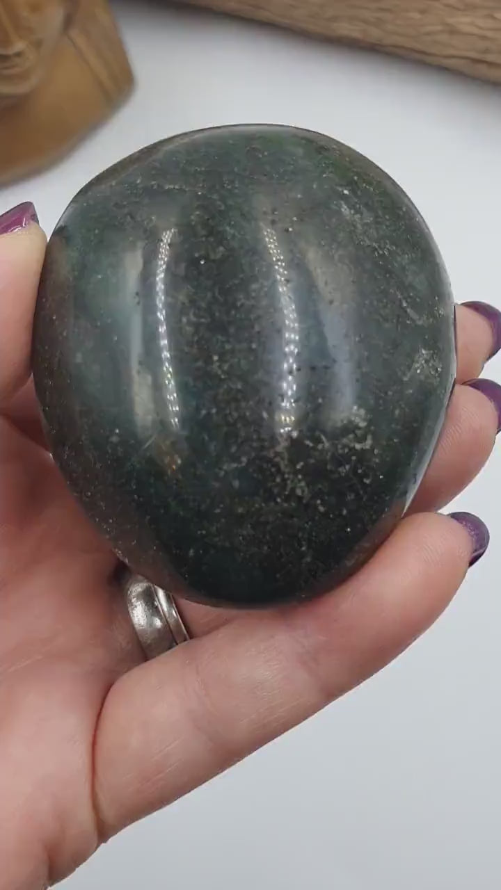 Large Green Fuchsite Palm / Fuchsite Palm Stone / Mediation Palm - 165g