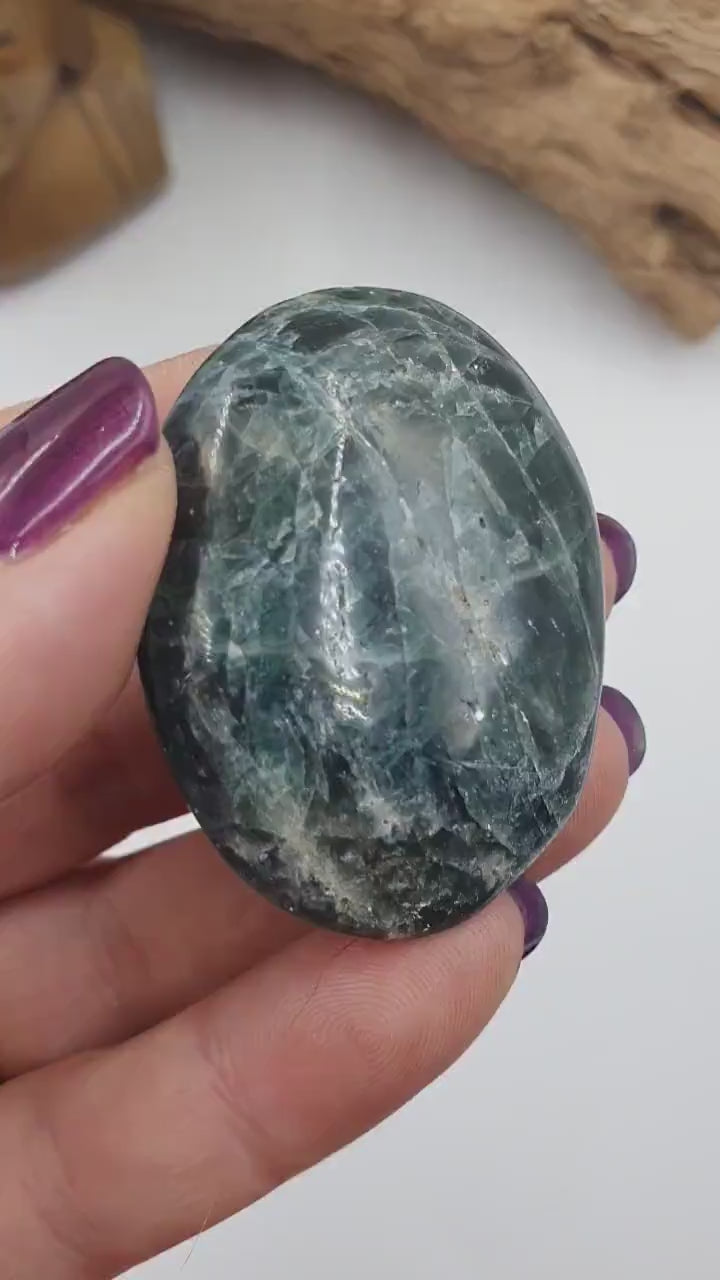 Blue Apatite Palm / Blue Apatite Palm Stone / Pocket Crystal / Meditation Palm - 44g
