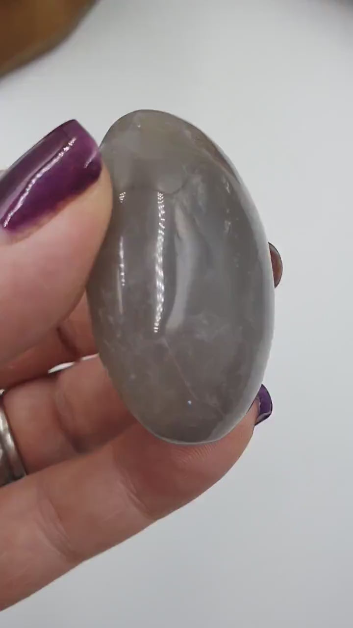 Beautiful flashy Blue Rose Quartz Palm / Large Blue Rose Quartz Palm Stone / Meditation Crystal Palm - 50g